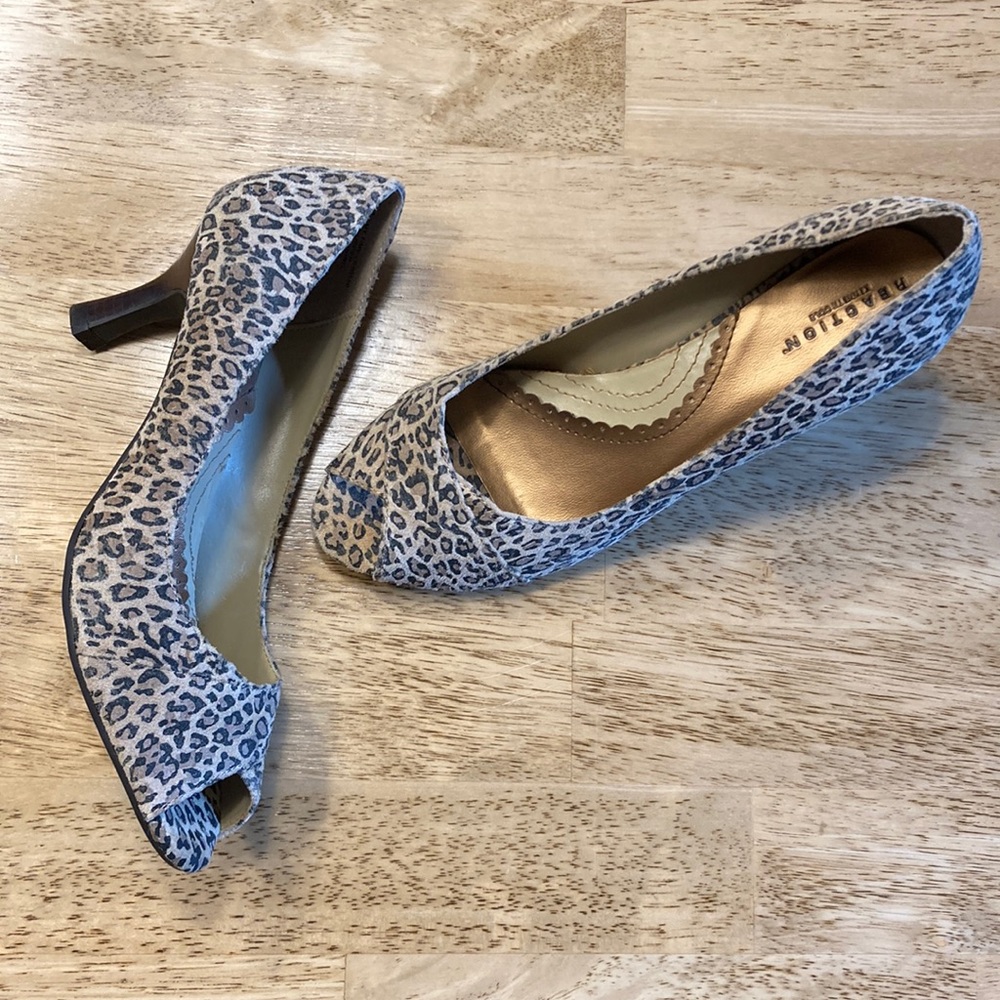 Lovely Kenneth Cole Reaction leopard print, peep toe, wood stacked heels